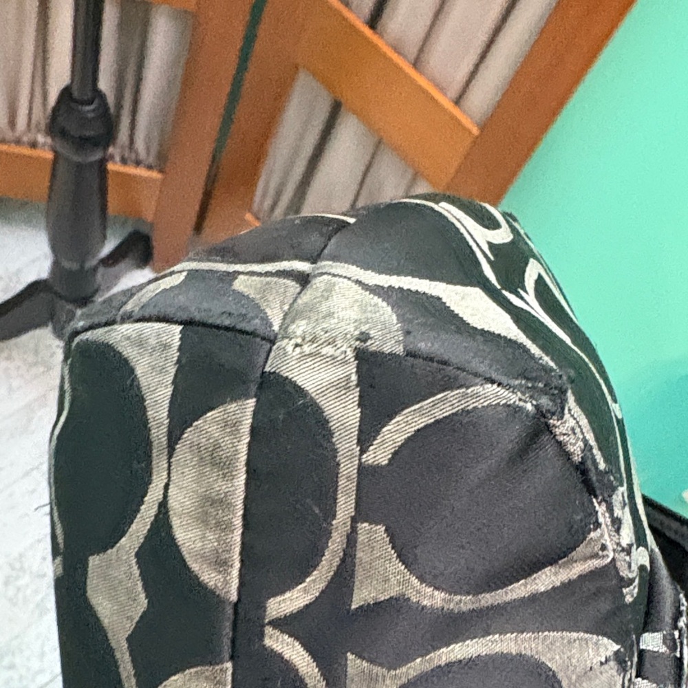 Coach Signature Black and Cream Shoulder Bag - Picture 8 of 16